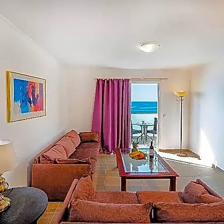 Ilyssion Hotel 2*