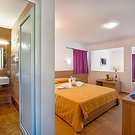 Ilyssion Hotel 2*